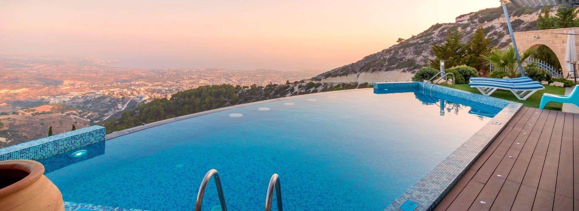 villa swimming pool